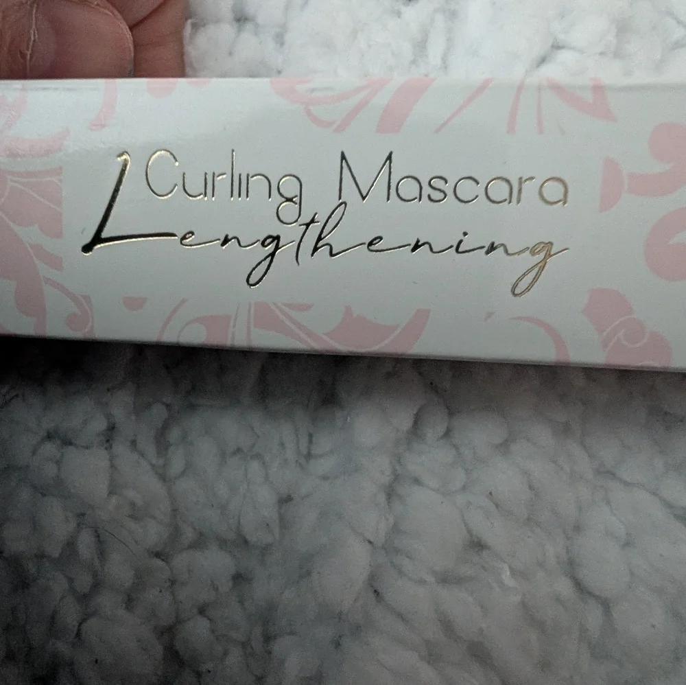 New Yara Curling Mascara - Pink